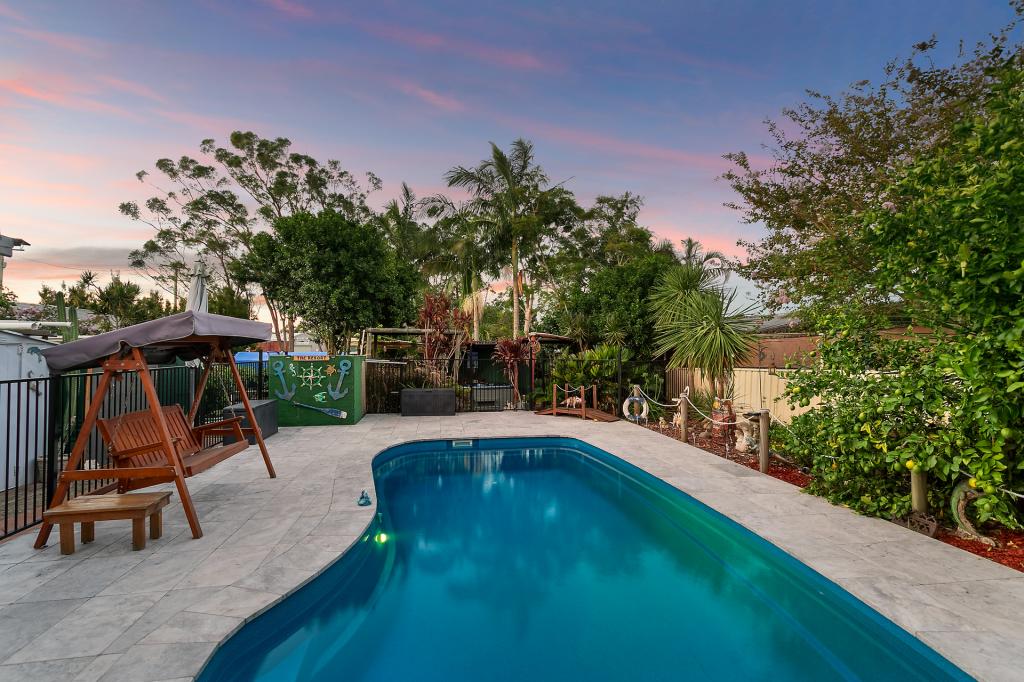 8 Campbell Pde, Mannering Park, NSW 2259