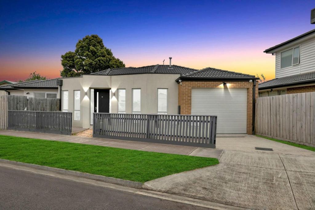 1b Metherall St, Sunshine North, VIC 3020