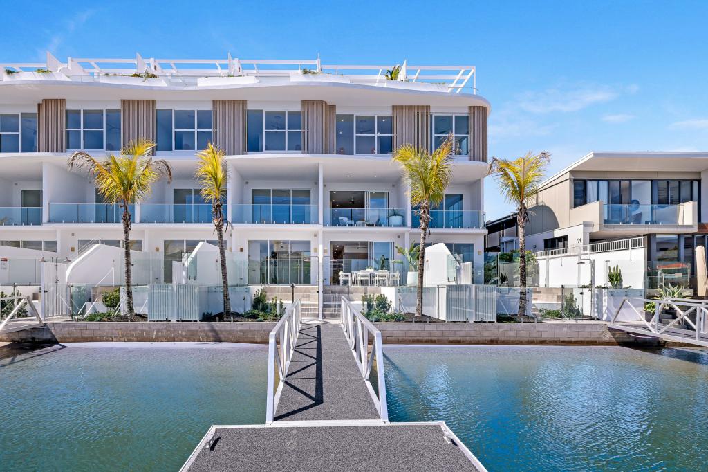 2/10-12 Jennifer Ave, Runaway Bay, QLD 4216