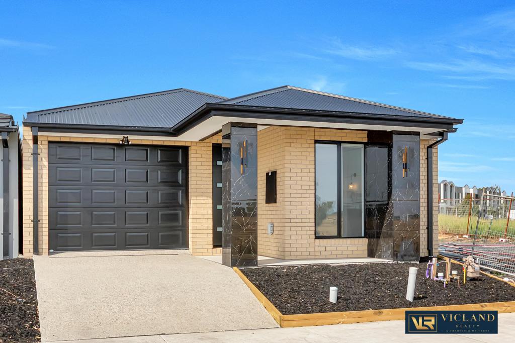 35 WATERSIDE BVD, WOLLERT, VIC 3750