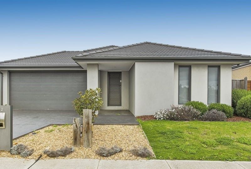 12 Waterways Dr, Cranbourne North, VIC 3977