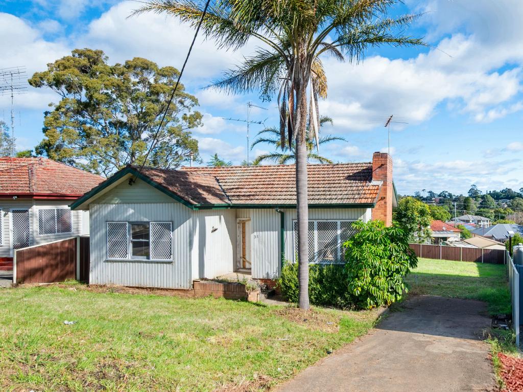 31 Grandview Dr, Campbelltown, NSW 2560
