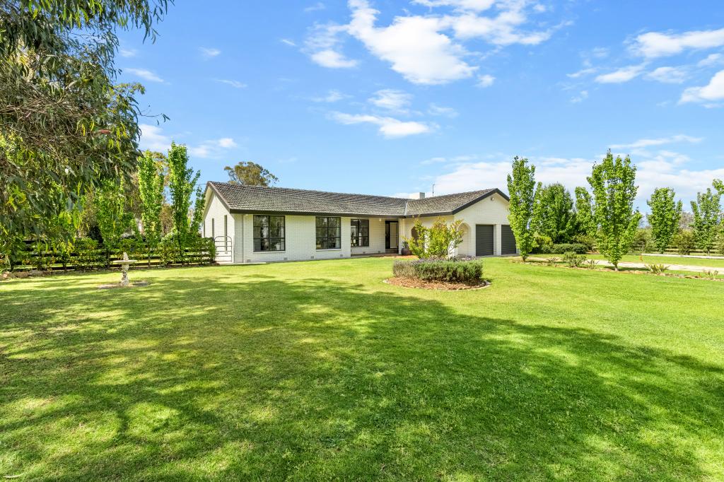 592 Llowalong Rd, Stratford, VIC 3862