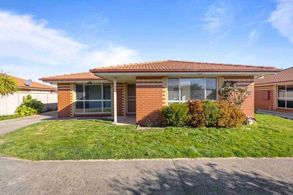 2/15 Lake St, Wendouree, VIC 3355