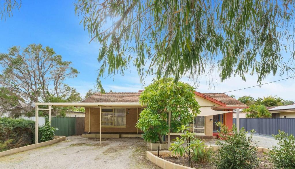 4 Colleen St, Gosnells, WA 6110