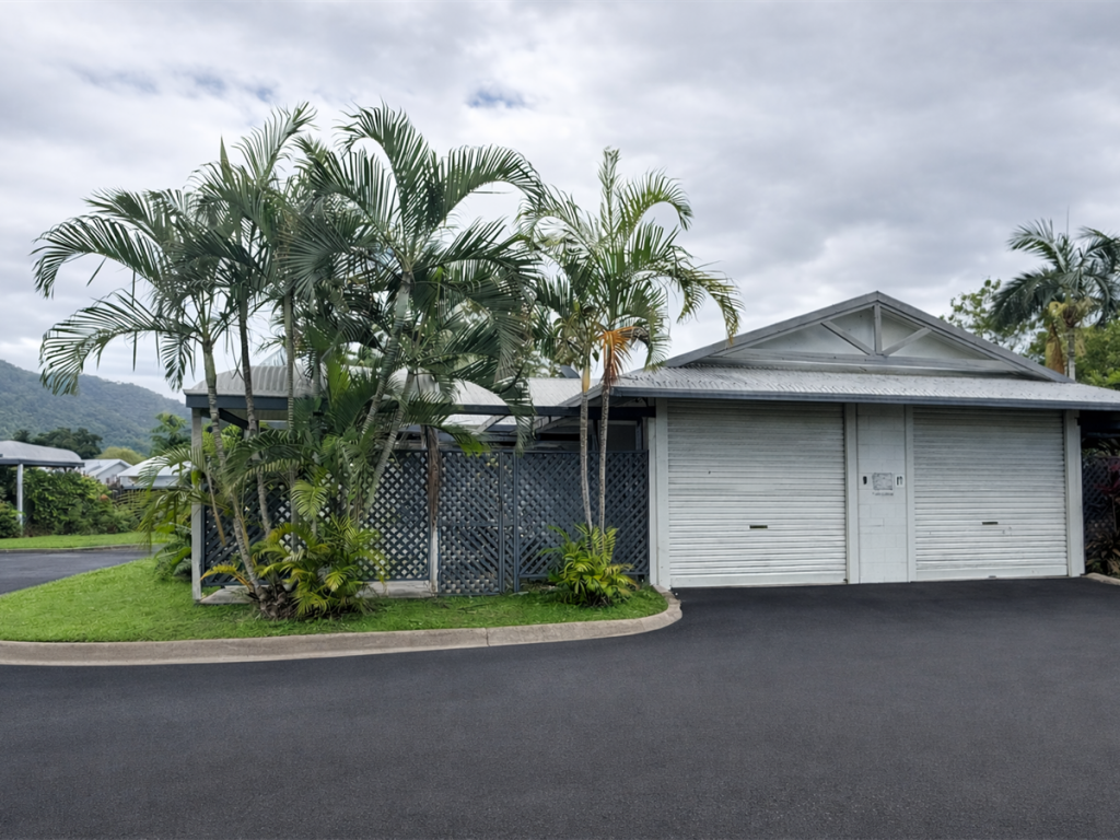 9/389-397 Mccoombe St, Mooroobool, QLD 4870