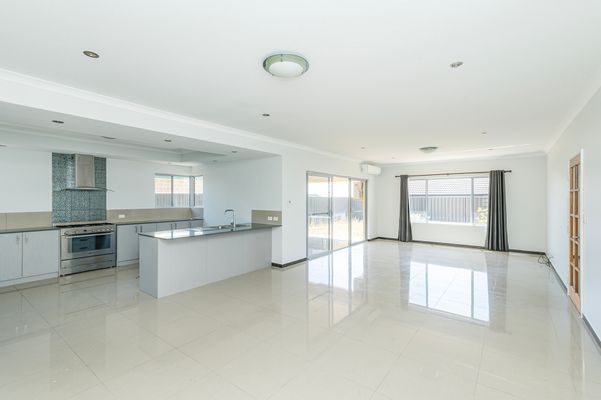 9 Mapleton Dr, Yanchep, WA 6035