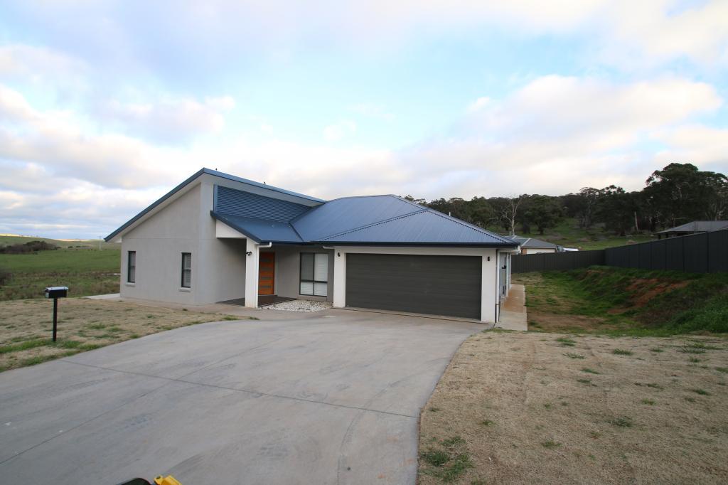 26 Castle Vista Cl, Blayney, NSW 2799