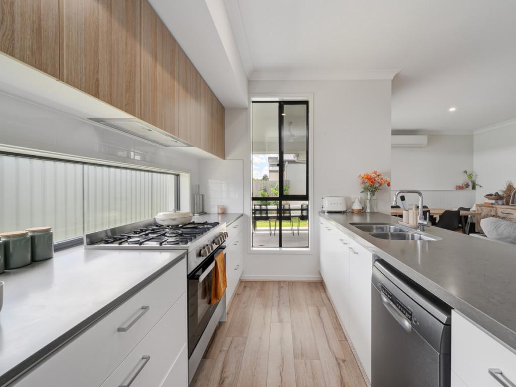16 MOORHEN ST, PALMVIEW, QLD 4553
