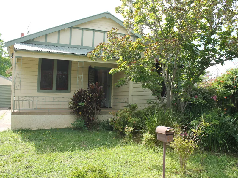 87 Ballandella Rd, Toongabbie, NSW 2146