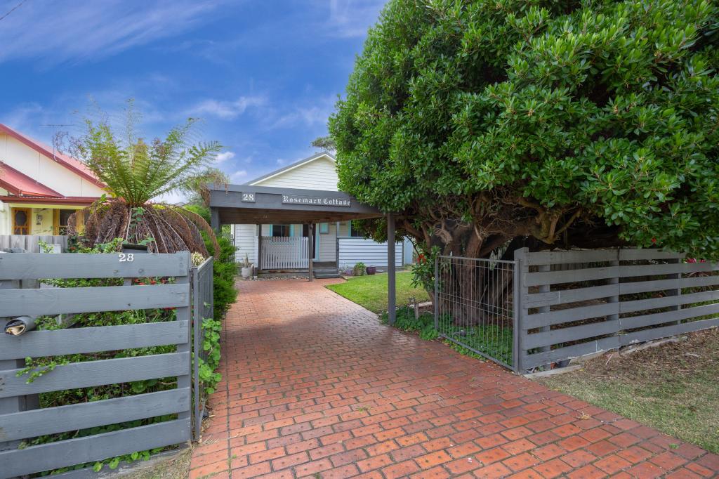 28 Sixth Ave, Rosebud, VIC 3939
