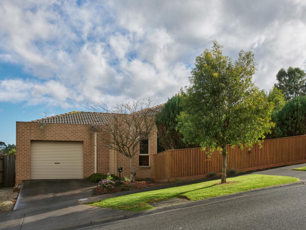 13 Rowan Walk, Drouin, VIC 3818