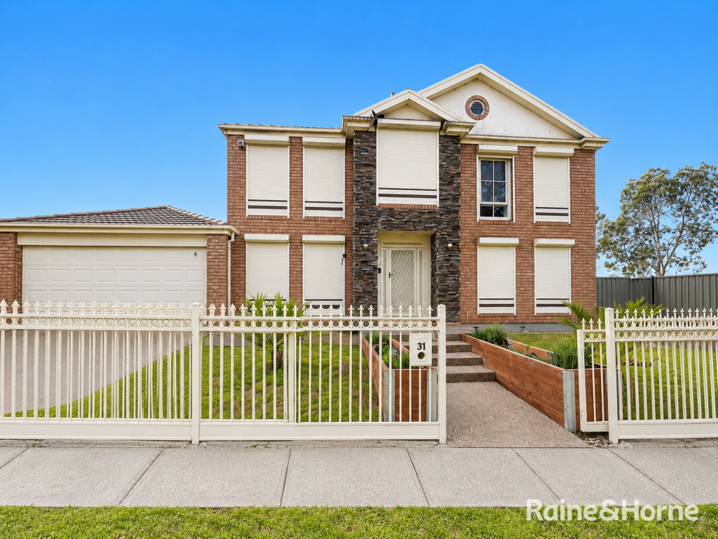 31 MCKENZIE CRES, ROXBURGH PARK, VIC 3064