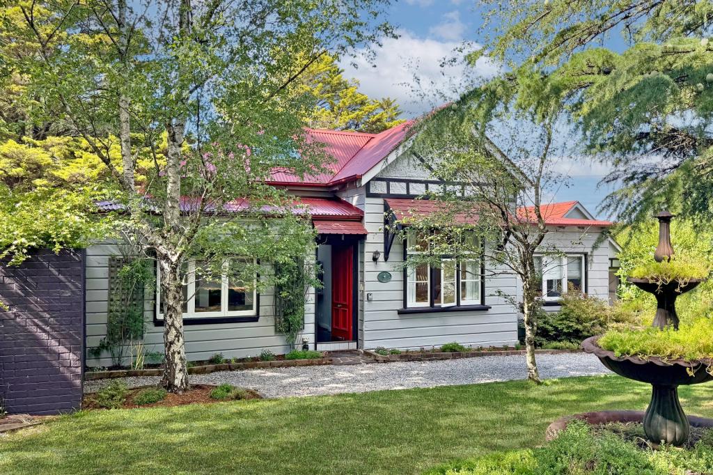 158 Blaxland Rd, Wentworth Falls, NSW 2782