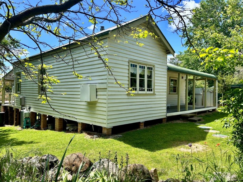 39 John St, Uralla, NSW 2358