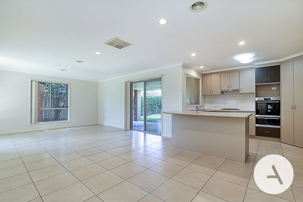 24 Dorothy Green Cres, Franklin, ACT 2913