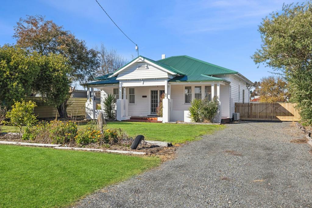 11 Ayrey St, Willaura, VIC 3379