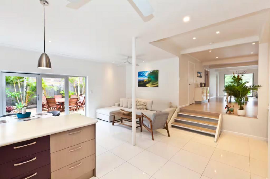 15 Bunyip St, Burleigh Heads, QLD 4220