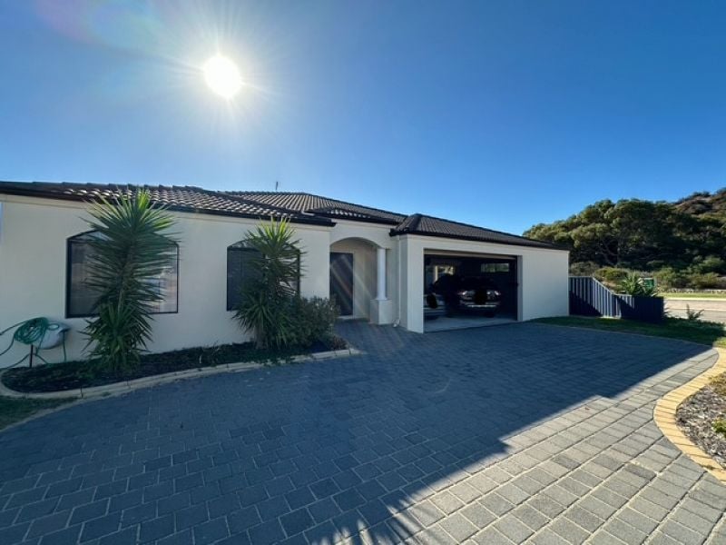 2 Trumpeter Pde, Yanchep, WA 6035