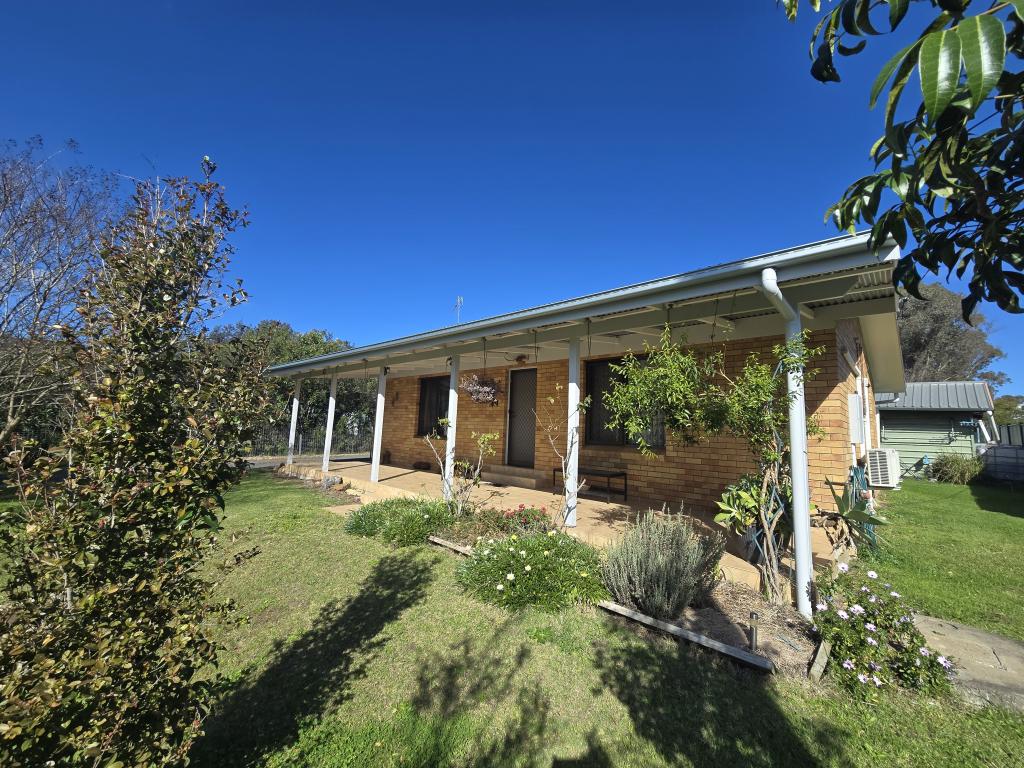 49 Albert St W, Crows Nest, QLD 4355