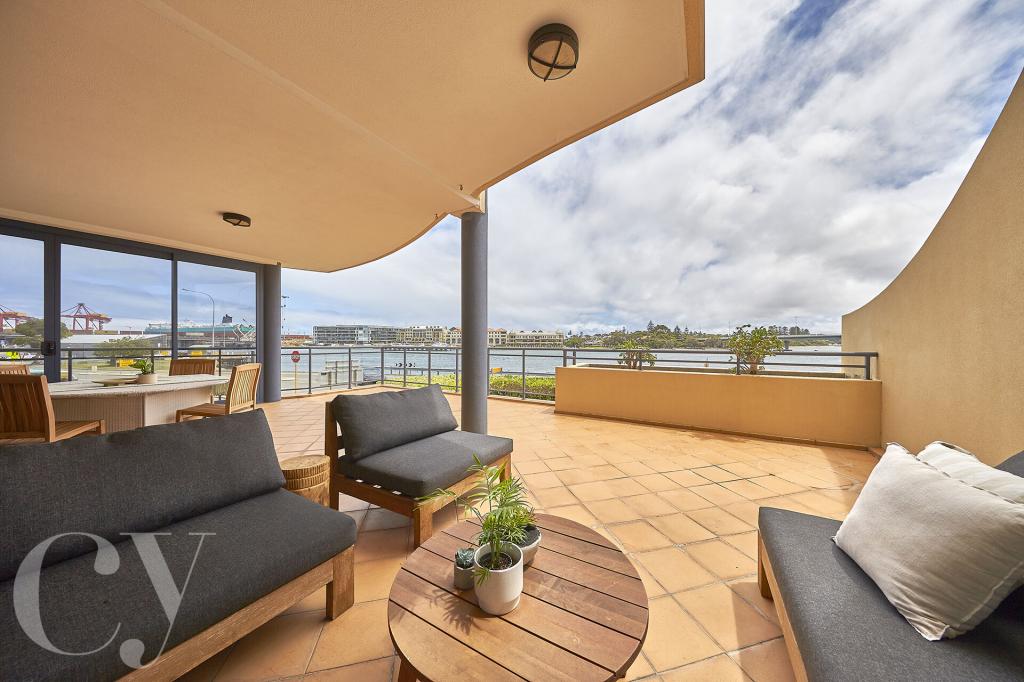 1/1 Riverside Rd, East Fremantle, WA 6158