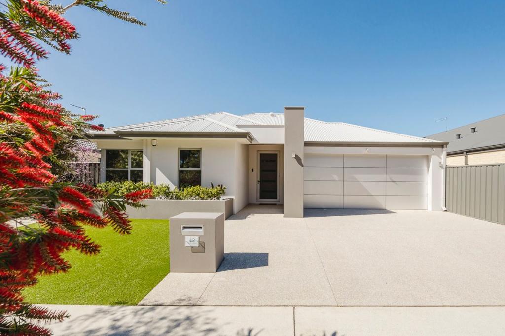 12 BIRDIE GR, YANCHEP, WA 6035