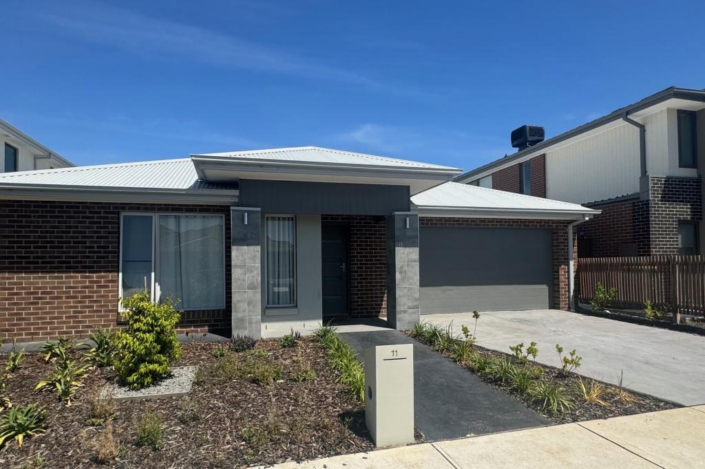 11 SUNLIGHT AVE, CLYDE NORTH, VIC 3978