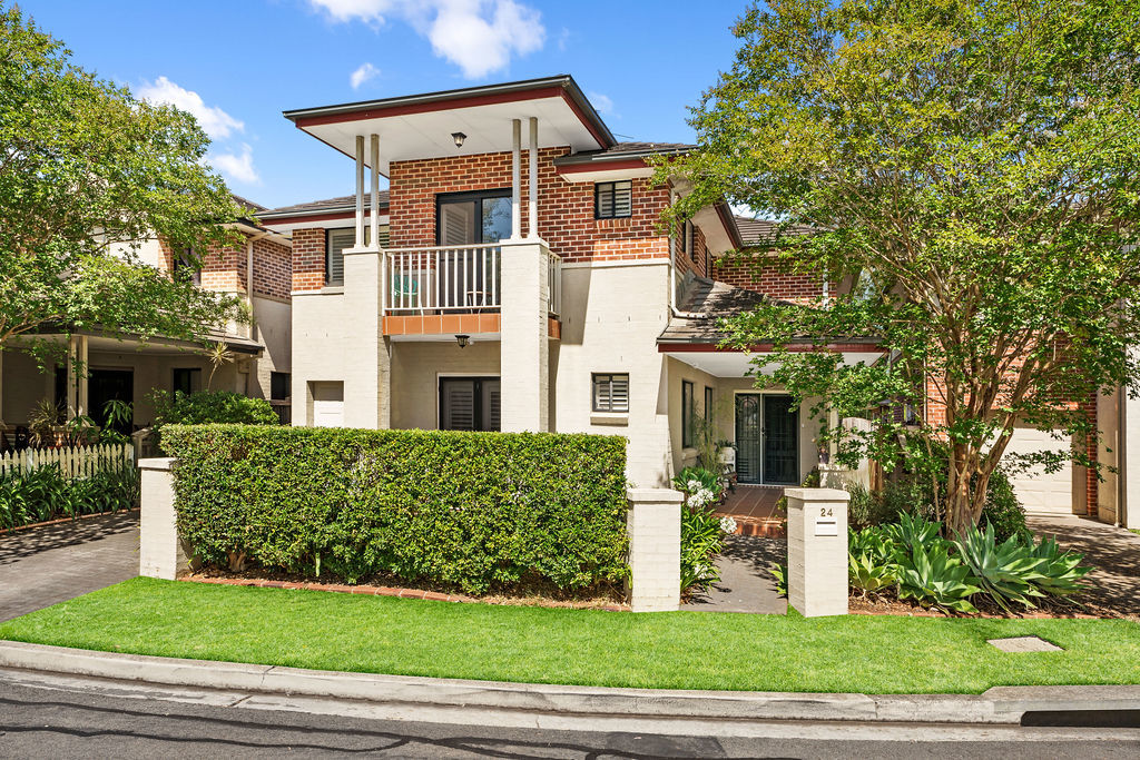 24 Birriwa Cct, Mount Annan, NSW 2567