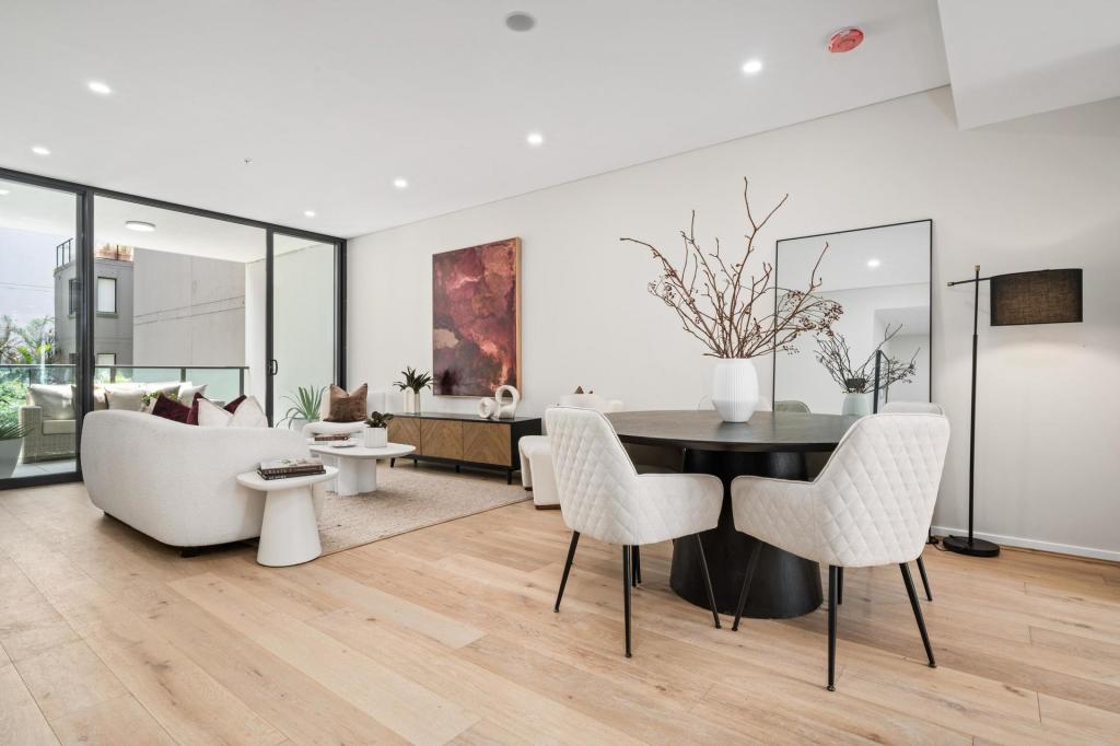 303B/8 OAKS AVE, DEE WHY, NSW 2099