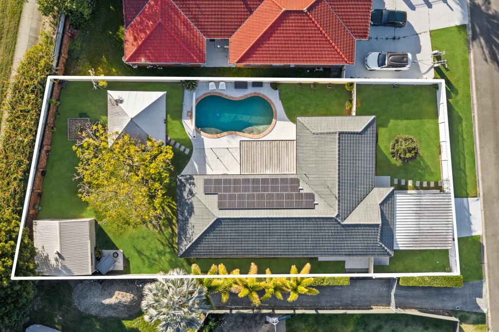 7 Beaconsfield Dr, Burleigh Waters, QLD 4220
