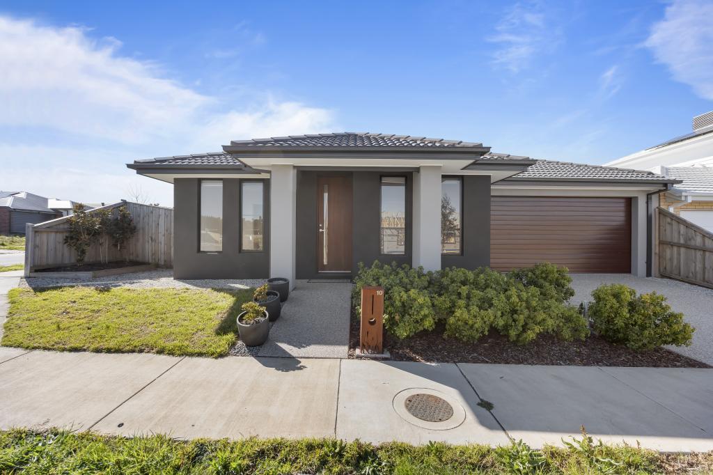 10 Verbier Ave, Winter Valley, VIC 3358