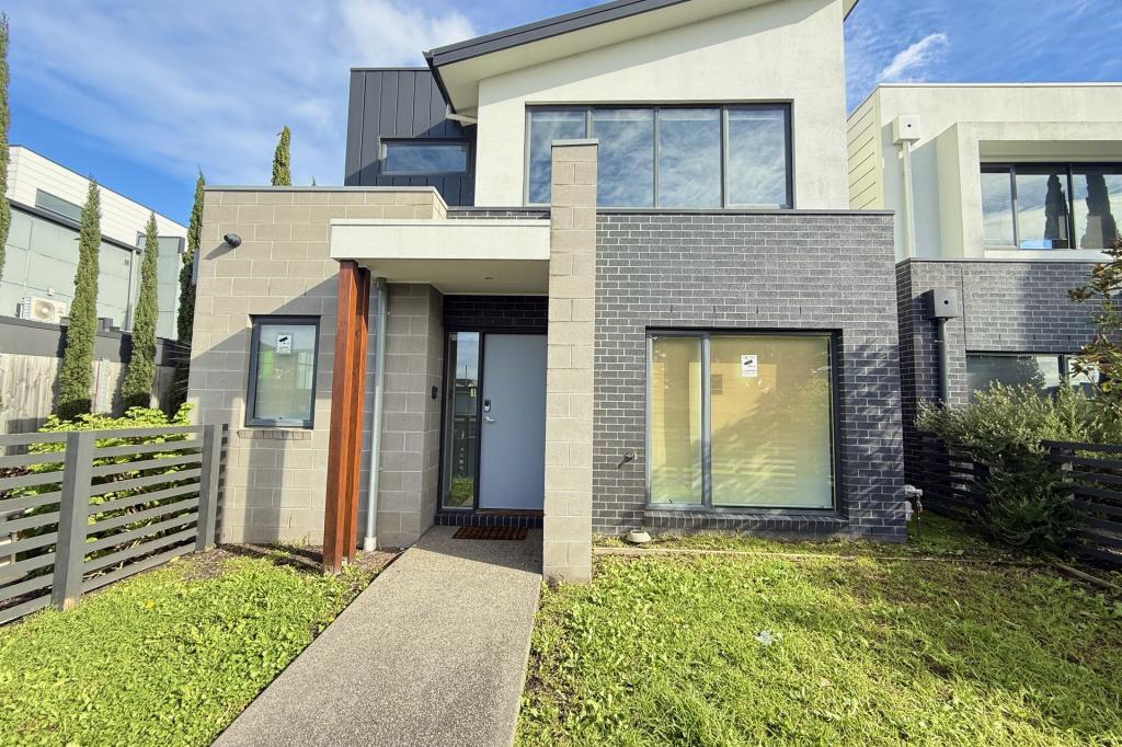 1/1 ERSKINE AVE, RESERVOIR, VIC 3073
