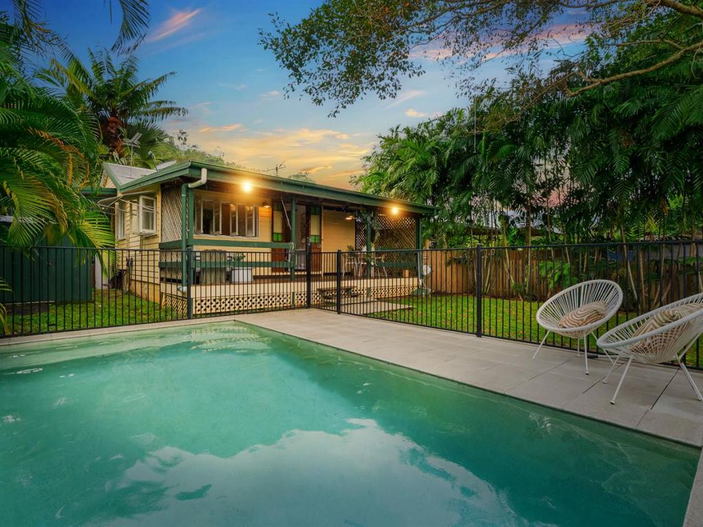 282 Kamerunga Rd, Freshwater, QLD 4870