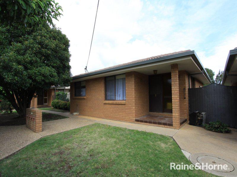 2/61 Main St, Lake Albert, NSW 2650