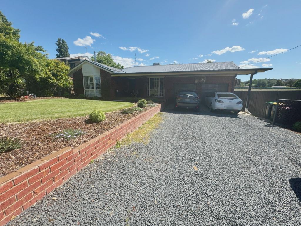 13 Clarence St, Tumut, NSW 2720