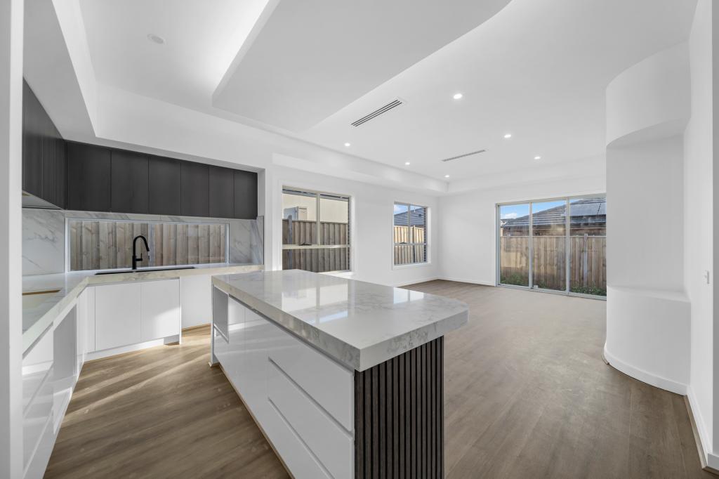 11 Lucknow St, Mambourin, VIC 3024