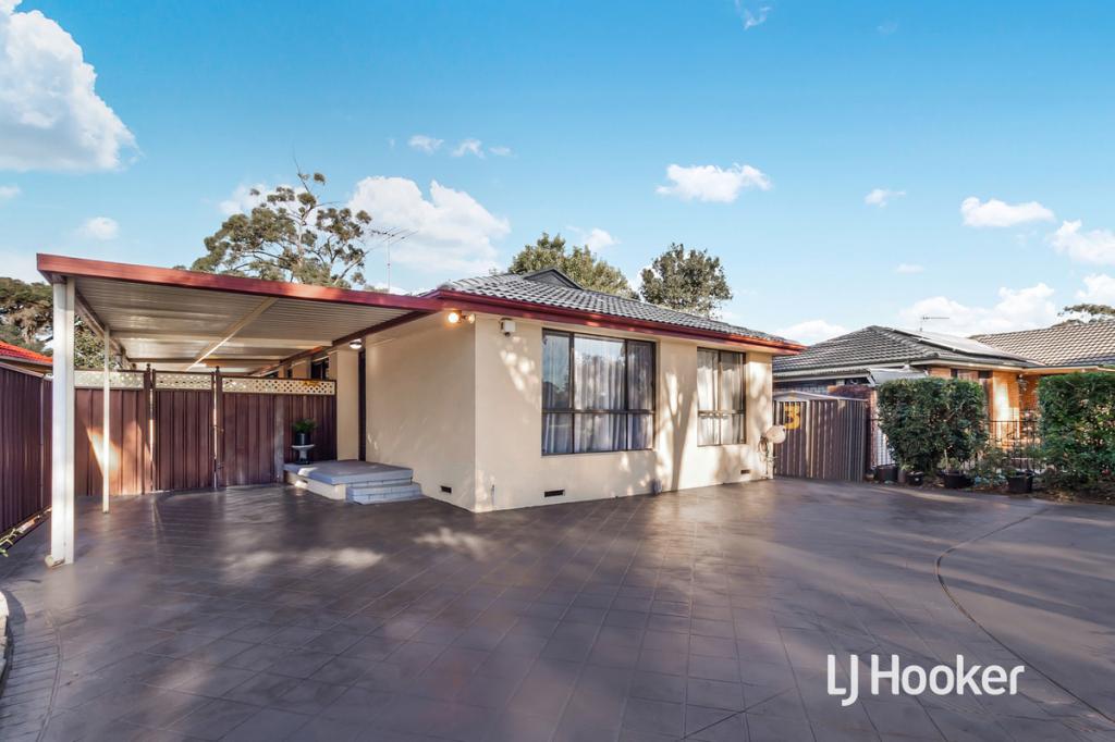 35 TALLAGANDRA DR, QUAKERS HILL, NSW 2763