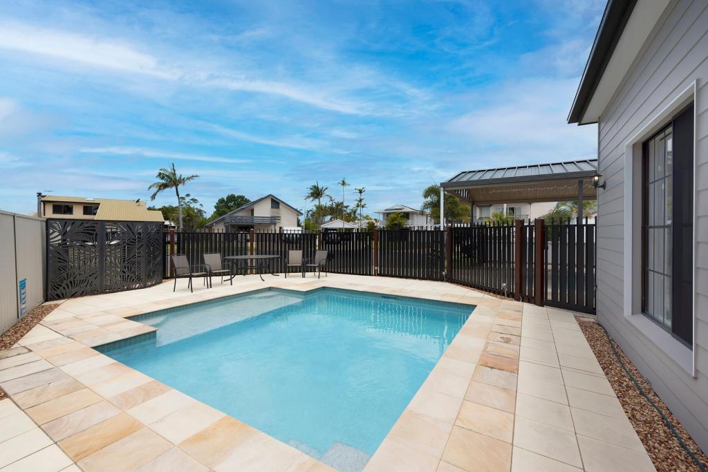 10 Dame Pattie Ct, Newport, QLD 4020