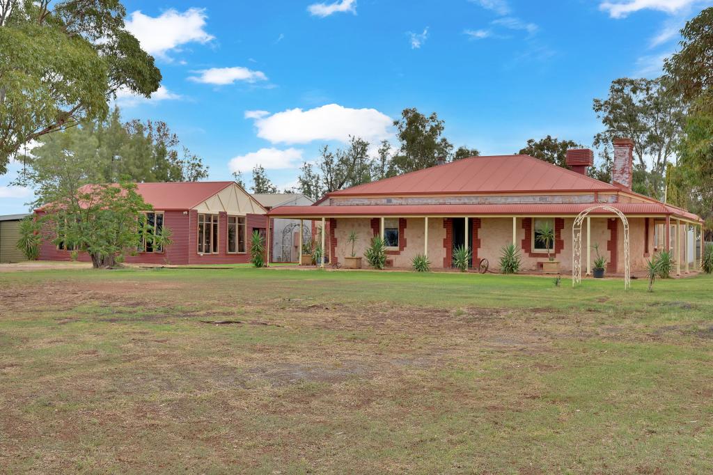 236 Day Rd, Reeves Plains, SA 5502