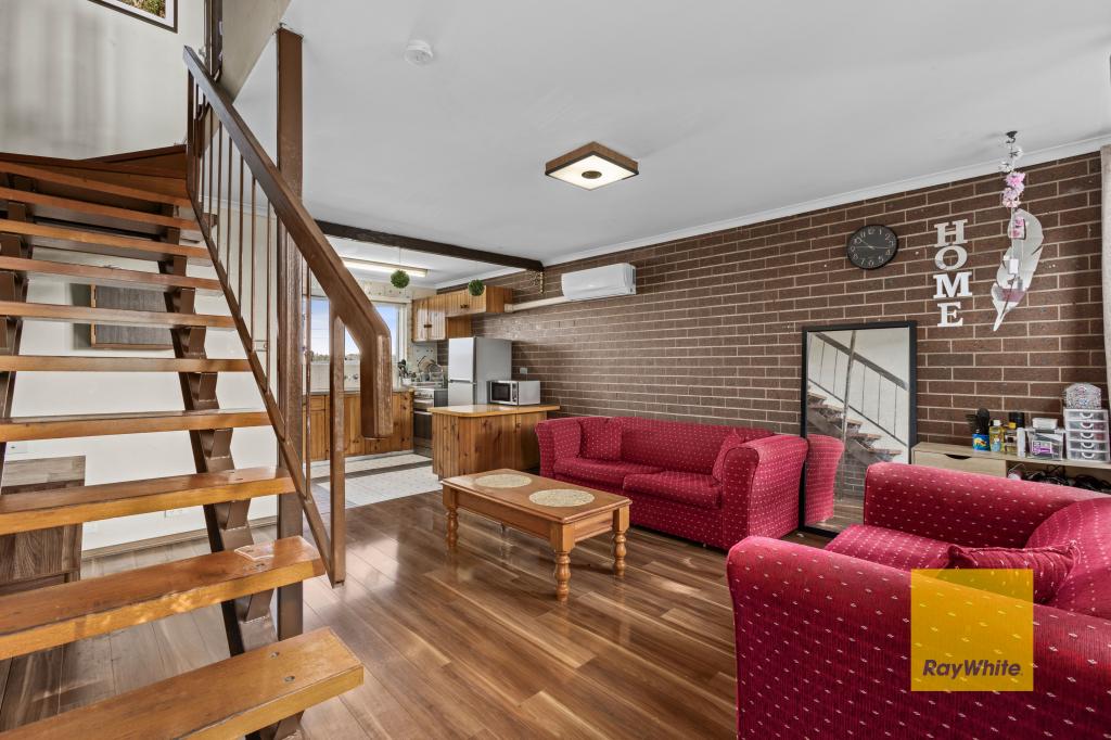 10/1 HOLMAN CT, BREAKWATER, VIC 3219