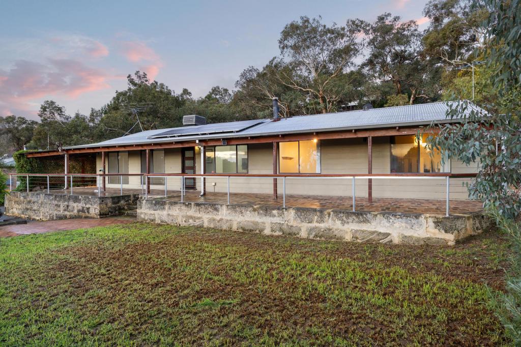 18 Hamersley St, Kelmscott, WA 6111