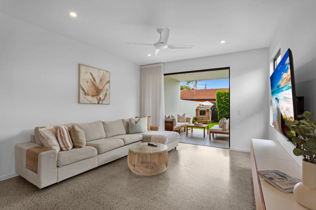 2/99 Nobby Pde, Miami, QLD 4220