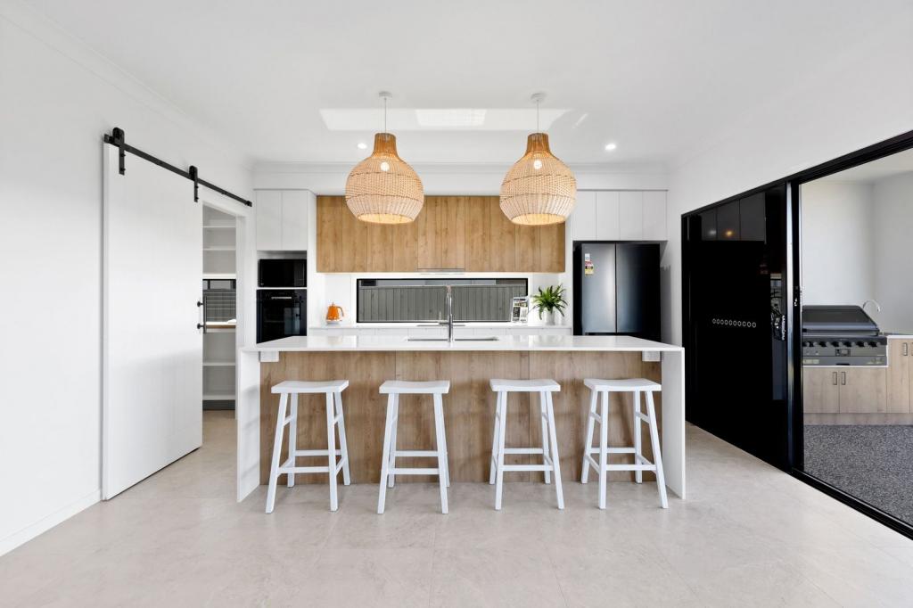 9 Regal Cct, Beaconsfield, QLD 4740