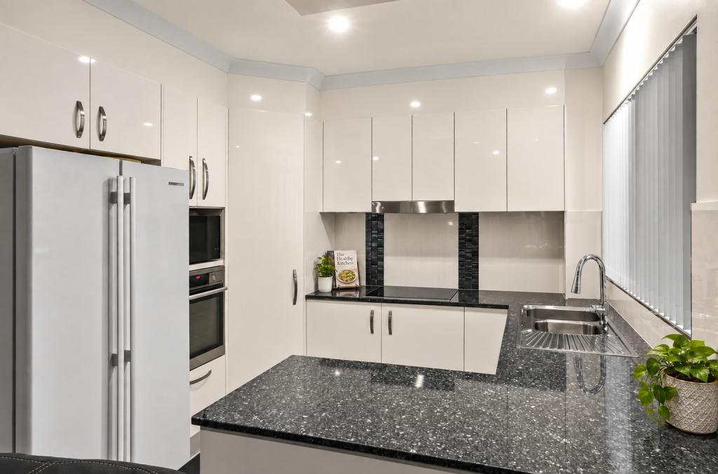 73/1-15 Robson St, Mooroobool, QLD 4870