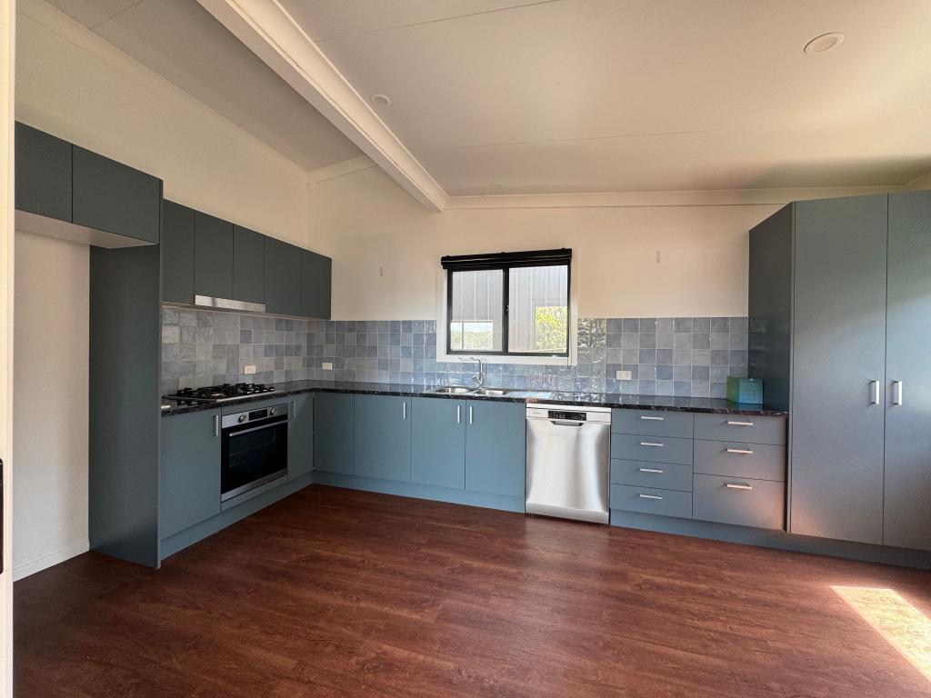 4a Mcintosh Cres, Woolgoolga, NSW 2456