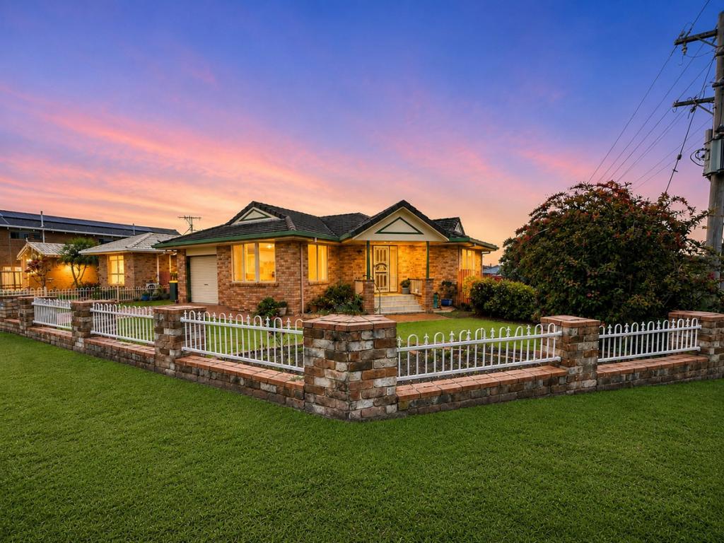 42 Moonbi St, Scarness, QLD 4655