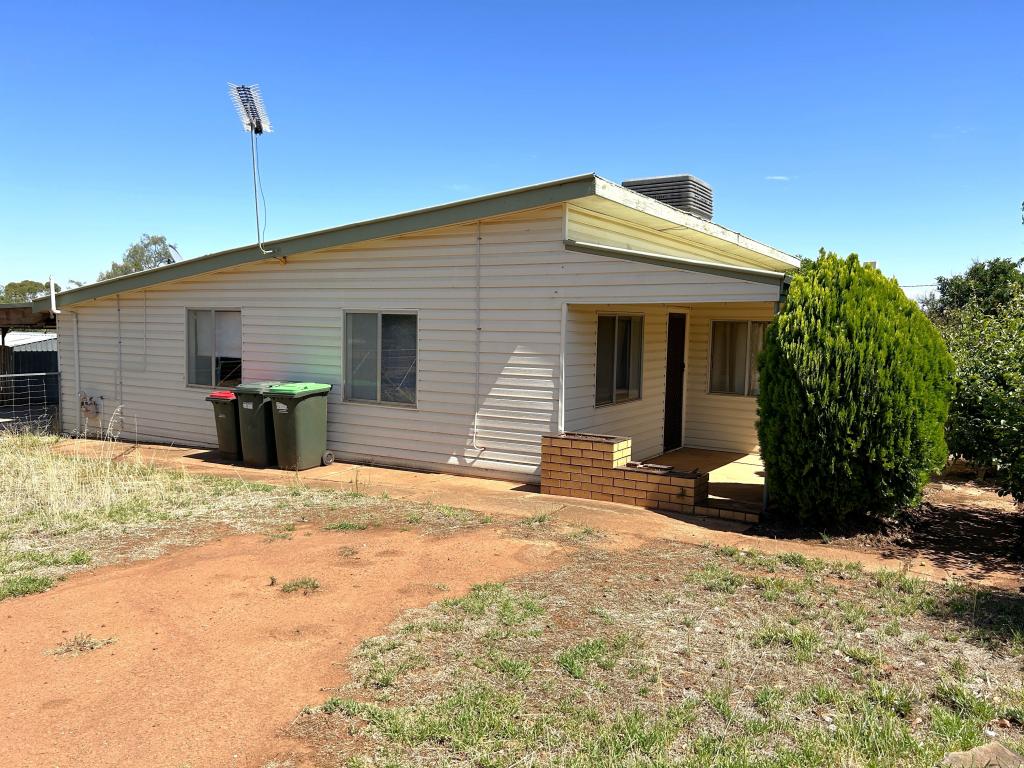 36 Iverach St, Coolamon, NSW 2701