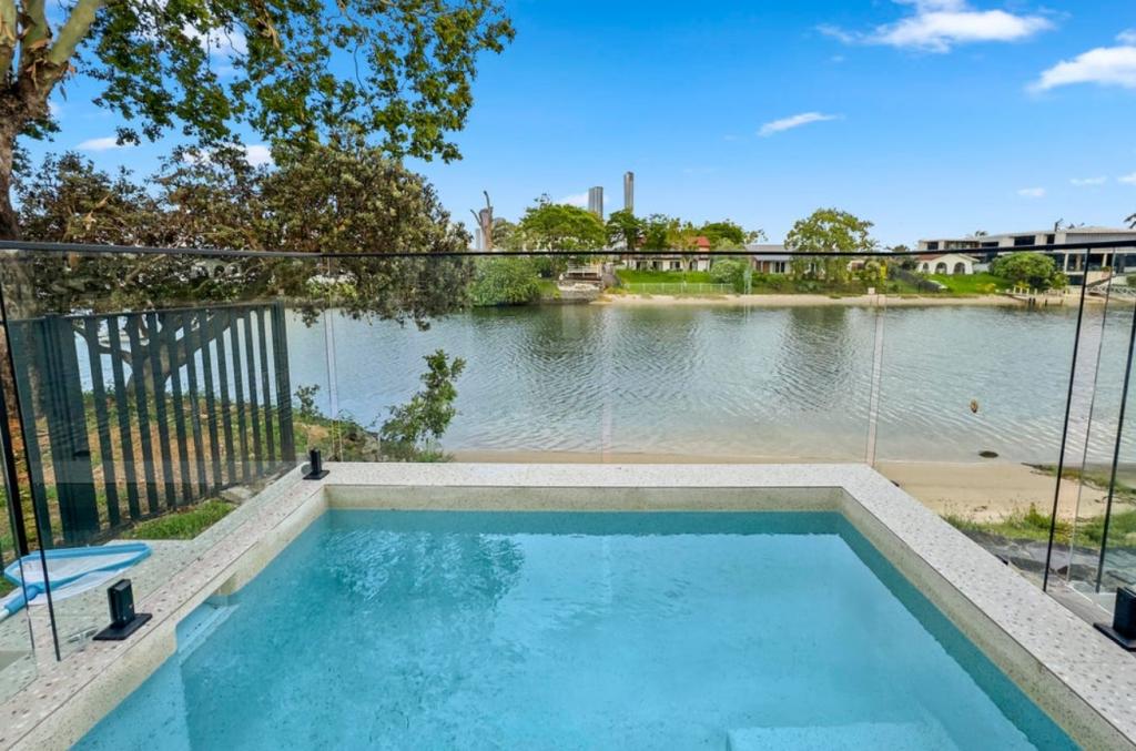 51 Rudd St, Broadbeach Waters, QLD 4218