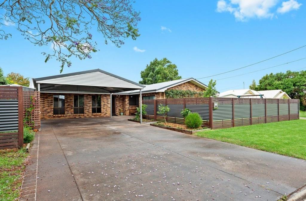 4 Lotus Cres, Centenary Heights, QLD 4350