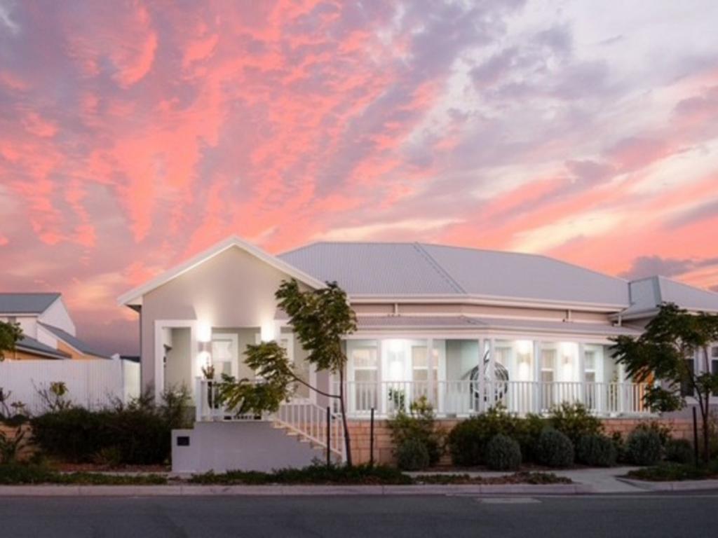 3 Swimmer Tce, Jindalee, WA 6036